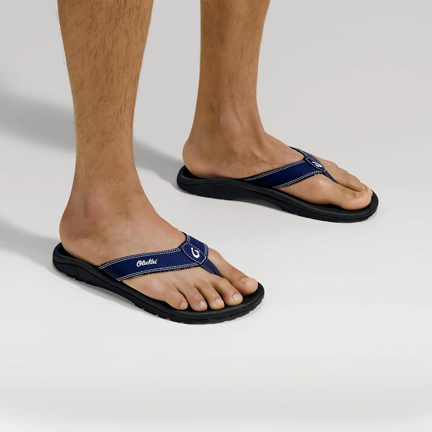 OLUKAI Ohana Men's Beach Sandals, Water Resistant Flip Flops, Arch Support & Comfort Fit, Lightweight & Durable, Enhanced Grip & Traction