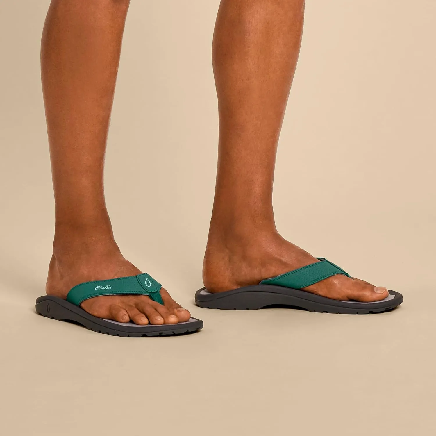OLUKAI Ohana Men's Beach Sandals, Water Resistant Flip Flops, Arch Support & Comfort Fit, Lightweight & Durable, Enhanced Grip & Traction