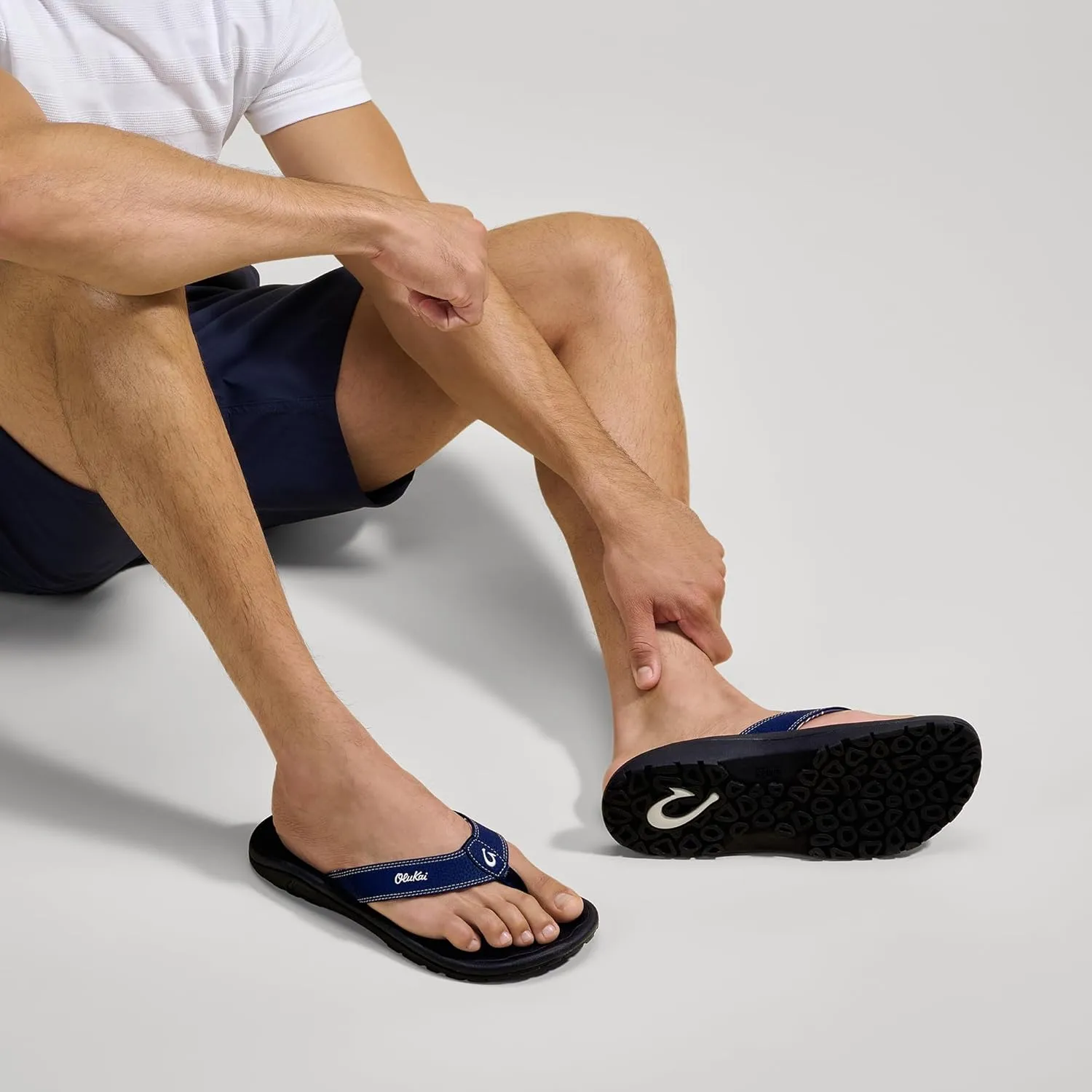 OLUKAI Ohana Men's Beach Sandals, Water Resistant Flip Flops, Arch Support & Comfort Fit, Lightweight & Durable, Enhanced Grip & Traction
