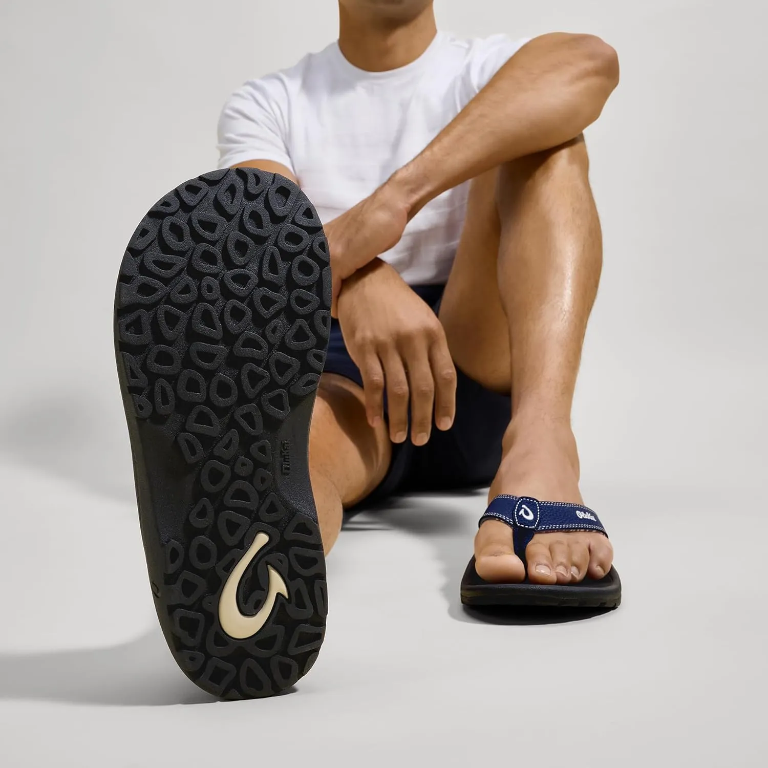 OLUKAI Ohana Men's Beach Sandals, Water Resistant Flip Flops, Arch Support & Comfort Fit, Lightweight & Durable, Enhanced Grip & Traction