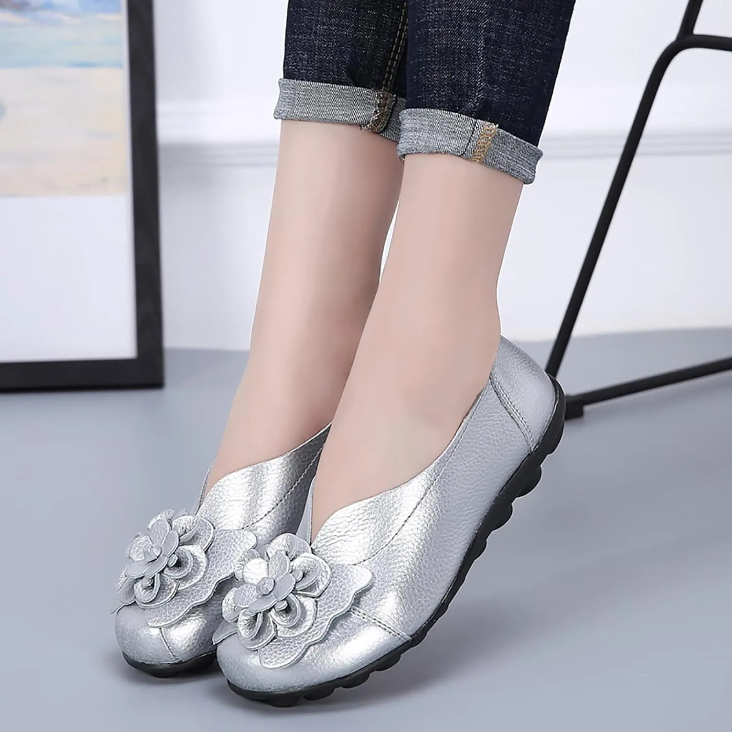 Women's Leather Flowers Loafers Lightweight Comfortable Round Toe Soft Bottom Walking Shoes Summer Casual Slip On Moccasins Driving Flats Outdoor Work Shoes