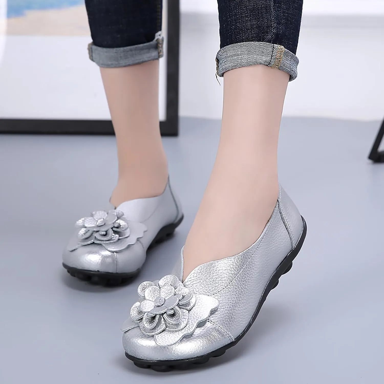 Women's Leather Flowers Loafers Lightweight Comfortable Round Toe Soft Bottom Walking Shoes Summer Casual Slip On Moccasins Driving Flats Outdoor Work Shoes